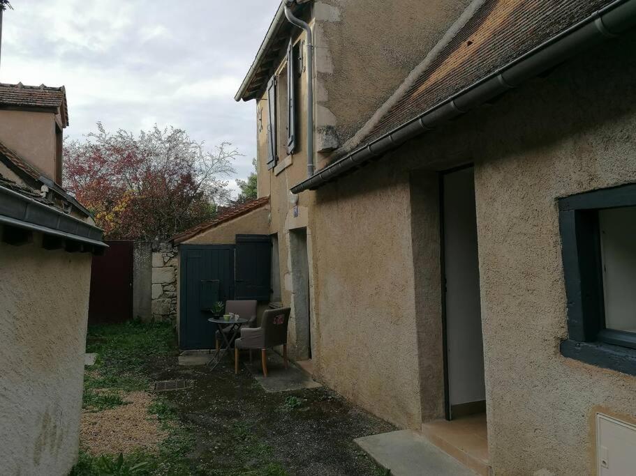 Le Blanc, Agreable Maison De Centre Ville Bagian luar foto